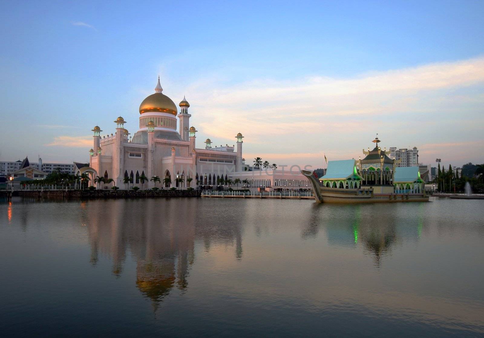 Masjid Omar 'Ali Saifuddien Mosque, Bandar Brunei