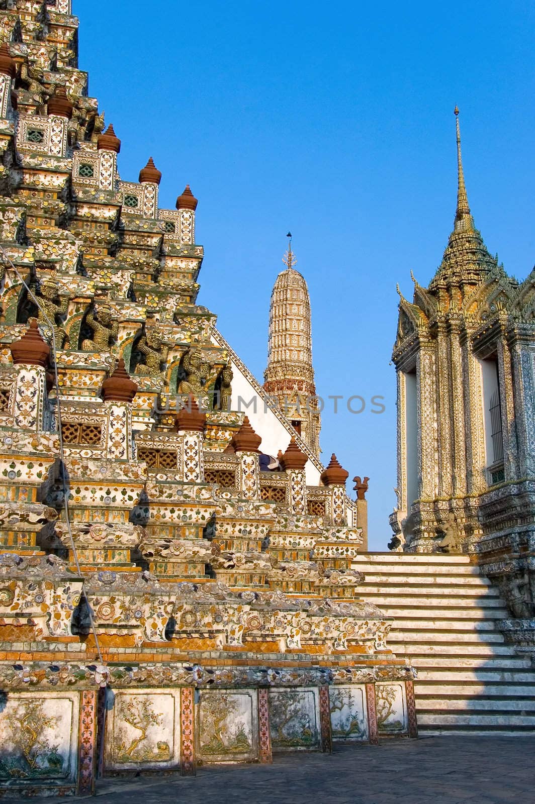 wat pho temple, bangkok by jsompinm