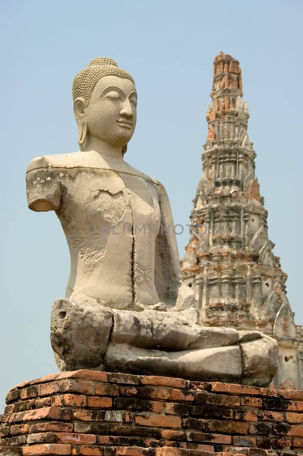 buddha statue by jsompinm