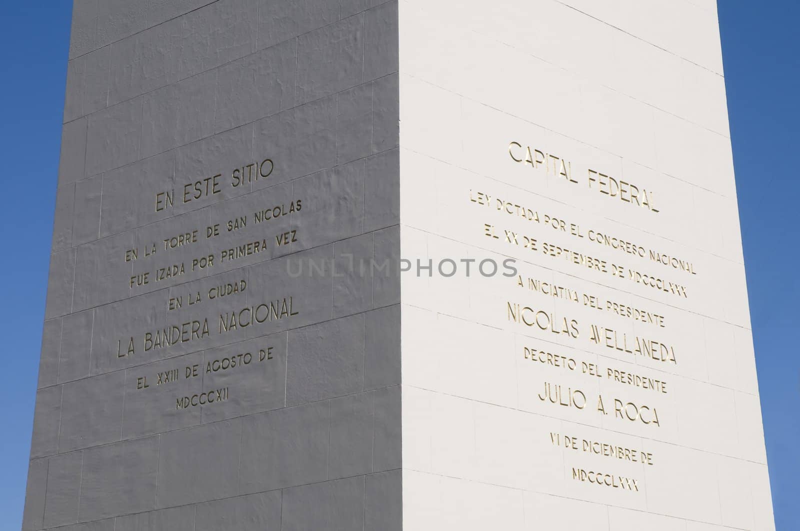 Builded in 1936 by Alberto Prebisch, its 67 meters high can be seen from along Corrientes and 9 de Julio avenues.