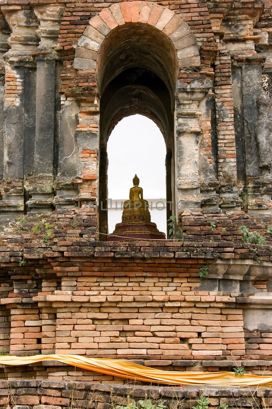 buddha statue by jsompinm