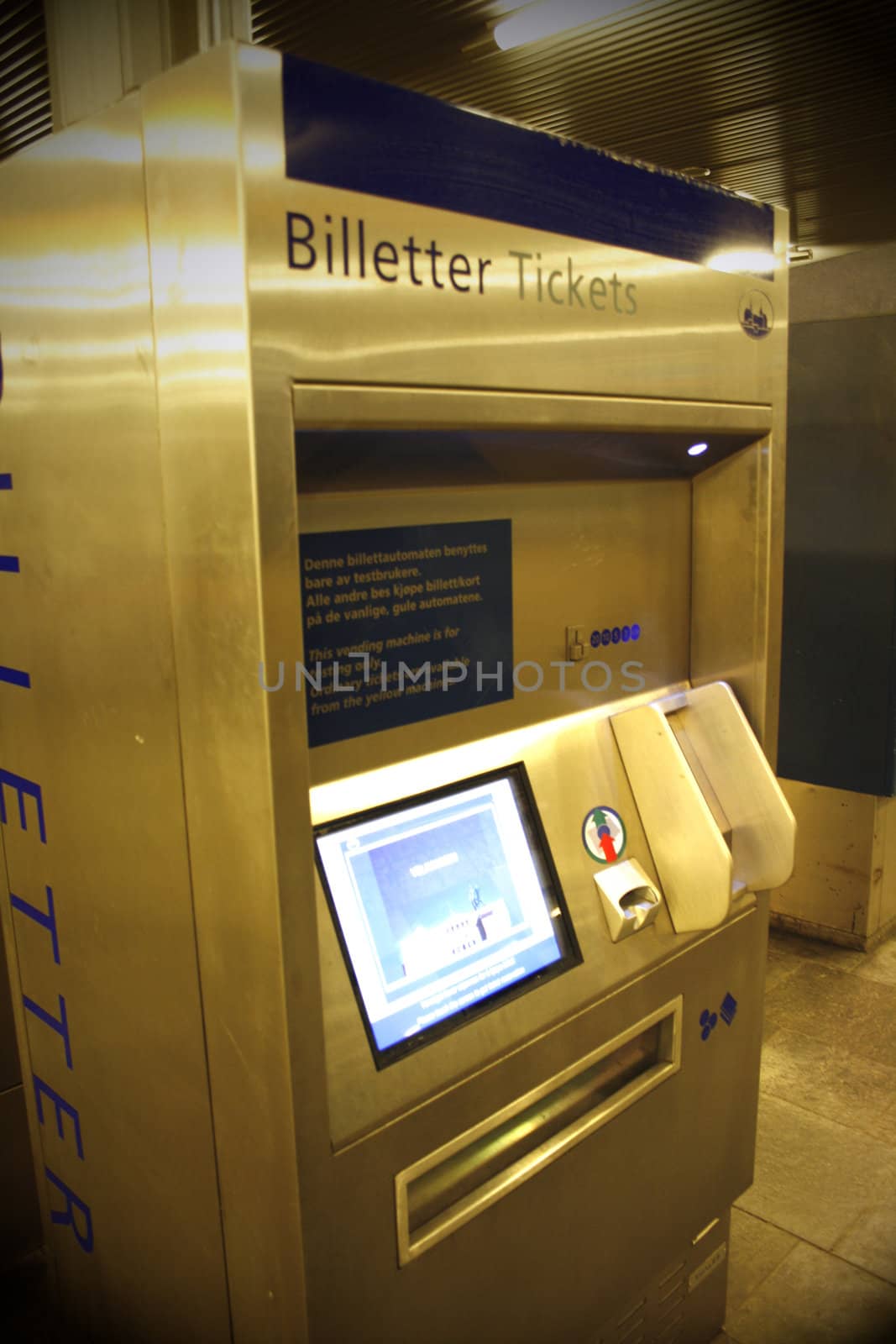 New ticket machine in Oslo subway by pingster