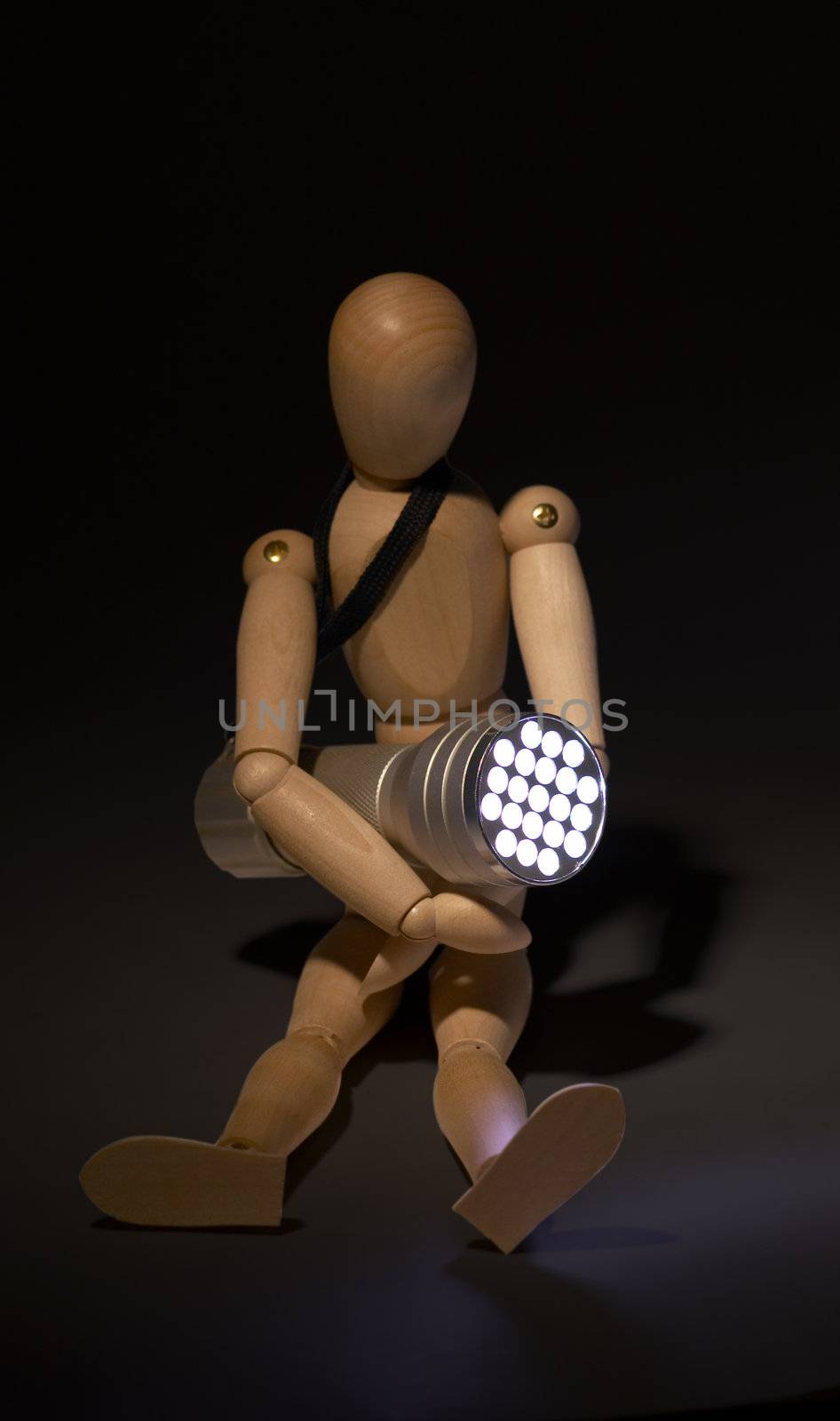 wood mannequin and flashlight by keko64