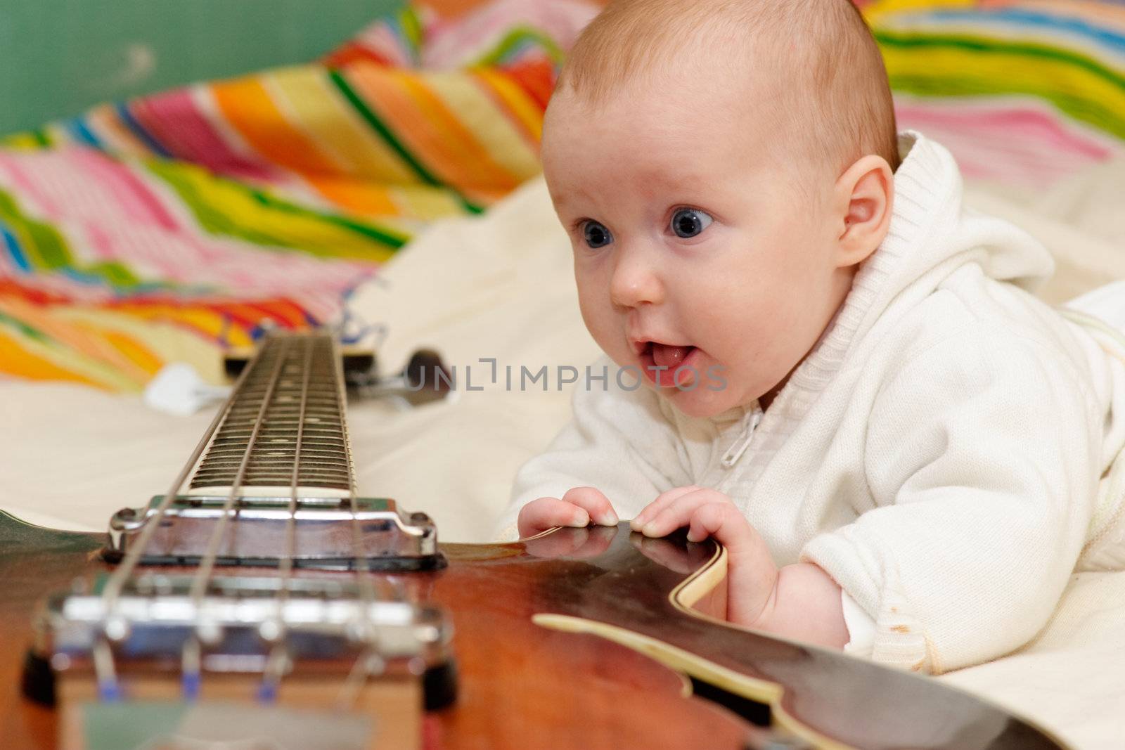 Infant and the bass guitar by naumoid