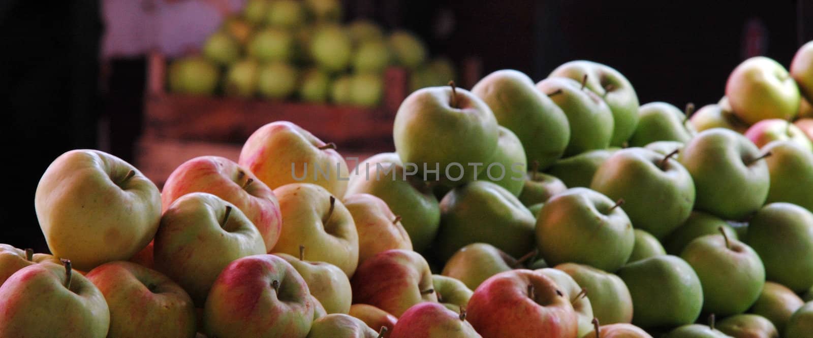 apples in market