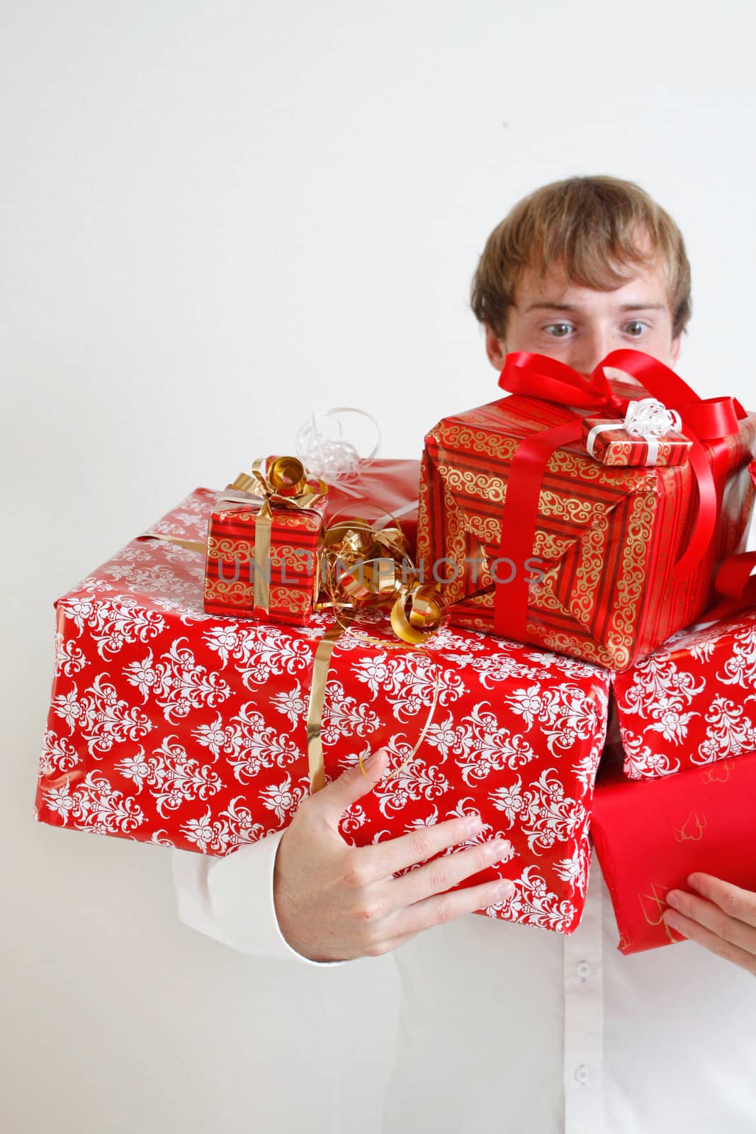 Presenting alot of gifts by leeser