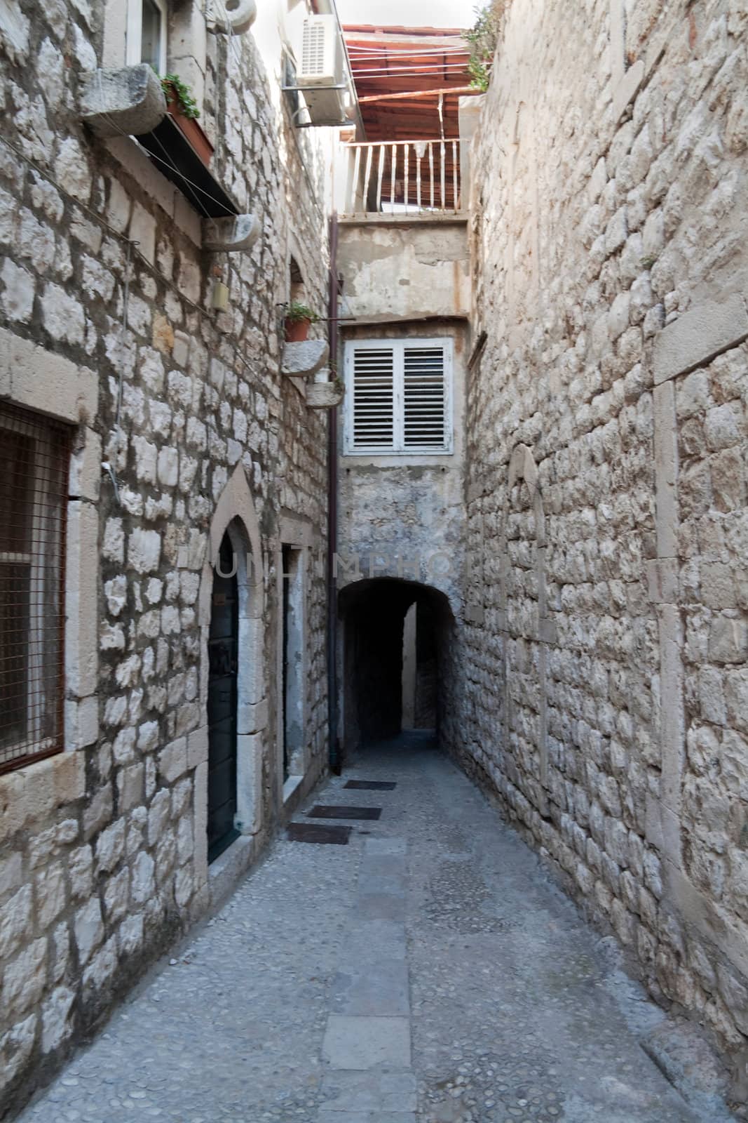 A empty alley way in an old European town
