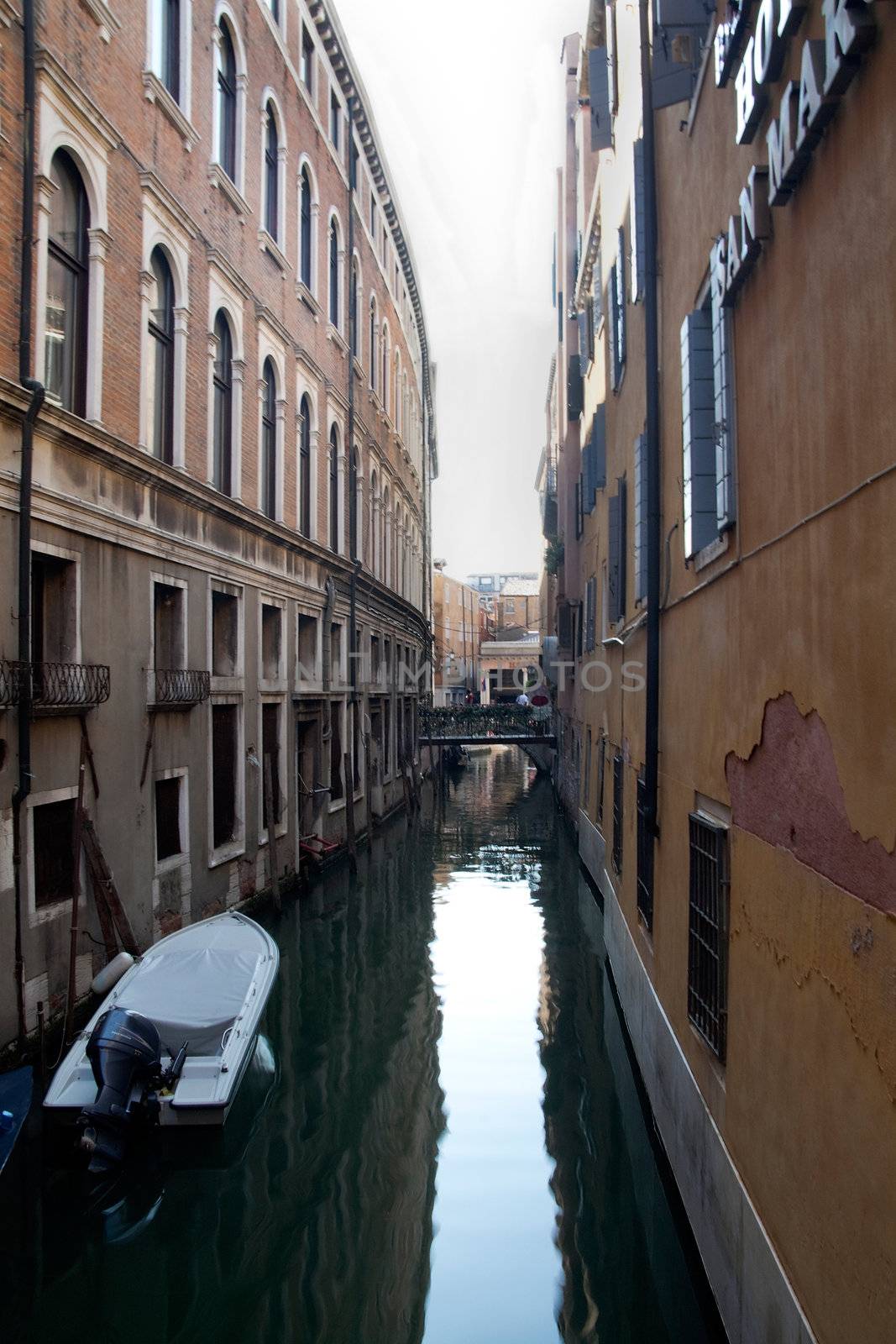 A back water alley in the city of Venice