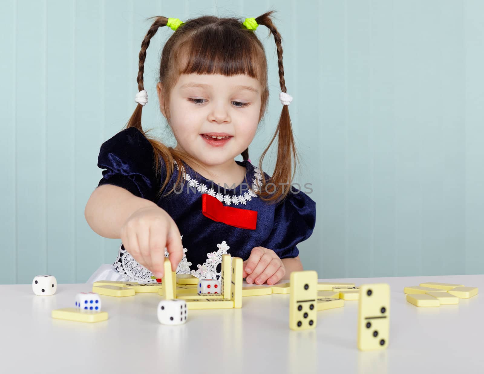 A child during the game, sitting at the table