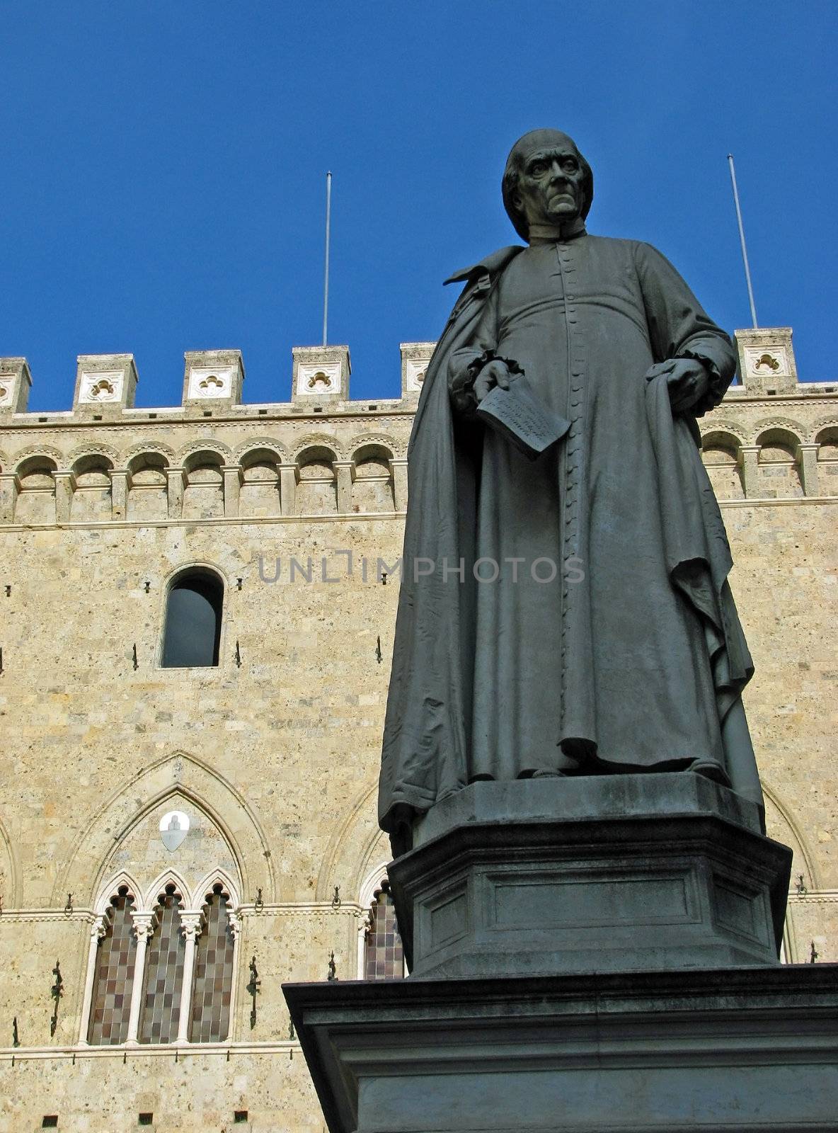 Siena Statue in Piazza Salimbeni by bellafotosolo