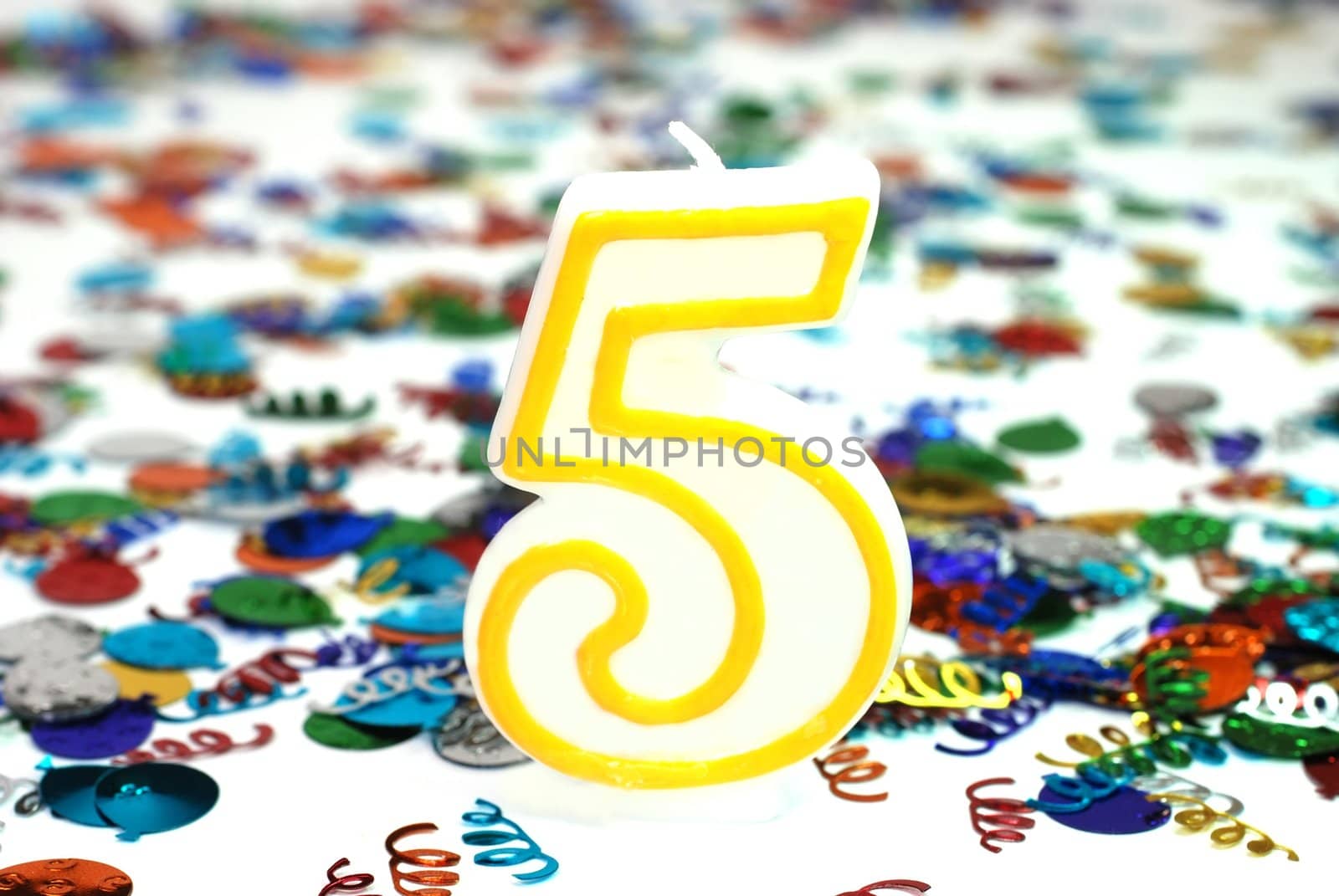 Number 5 celebration candle with confetti.