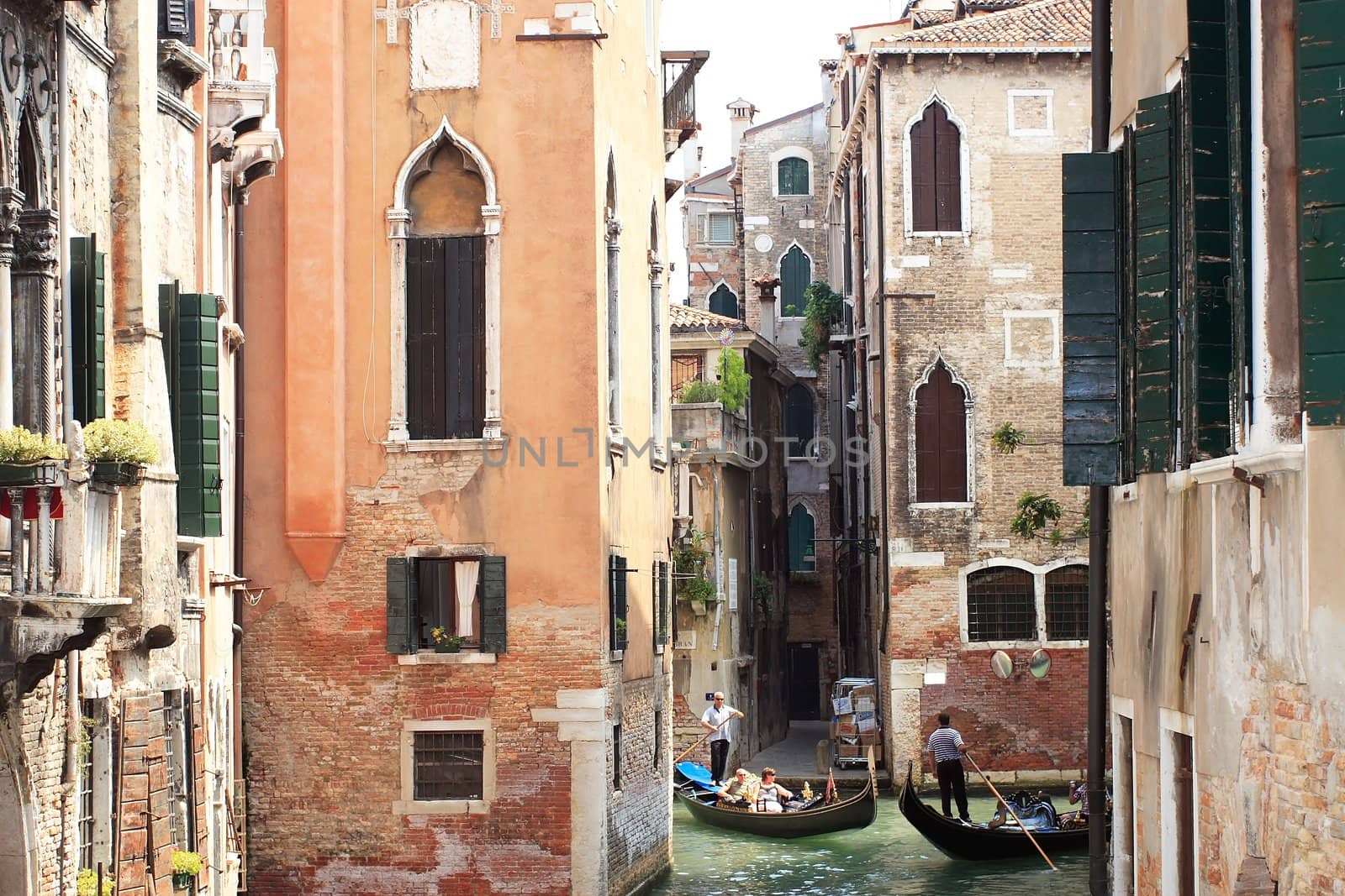 Venice. A crossroads by Ledoct