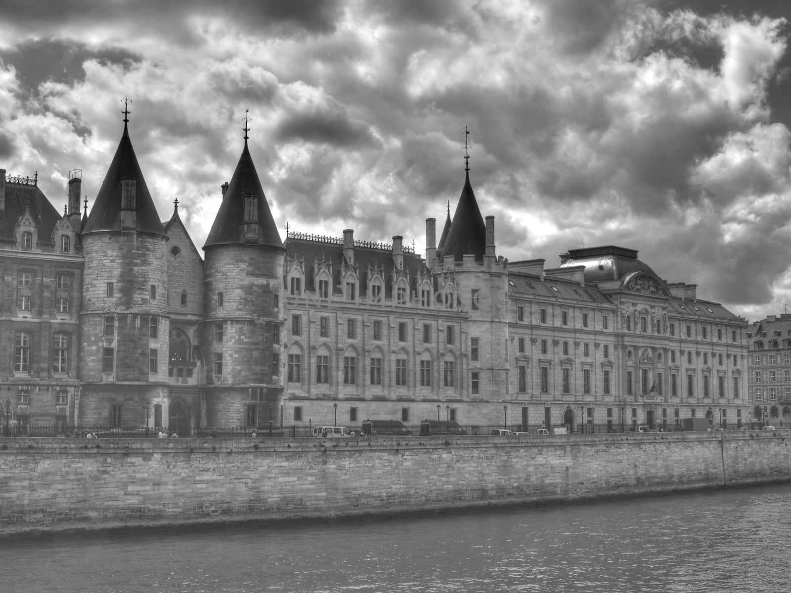 image of the royal palate of Conciergerie in Paris