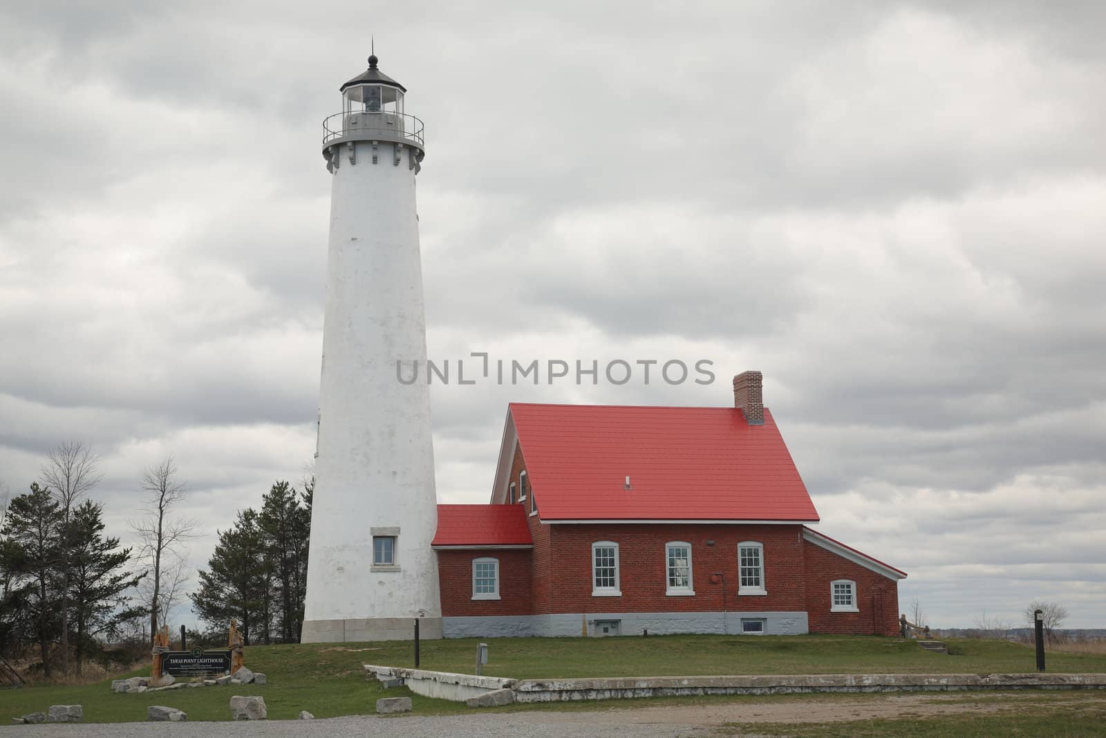 Lighthouse - Tawas Point, Michigan by Ffooter