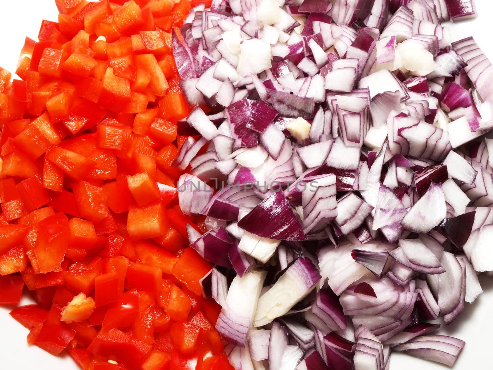 Red pepper and red onion by Arvebettum