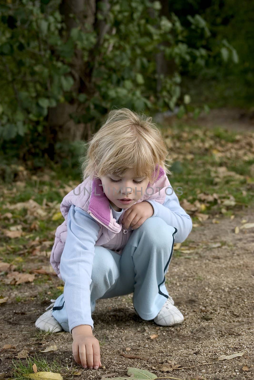 little Girl by miradrozdowski