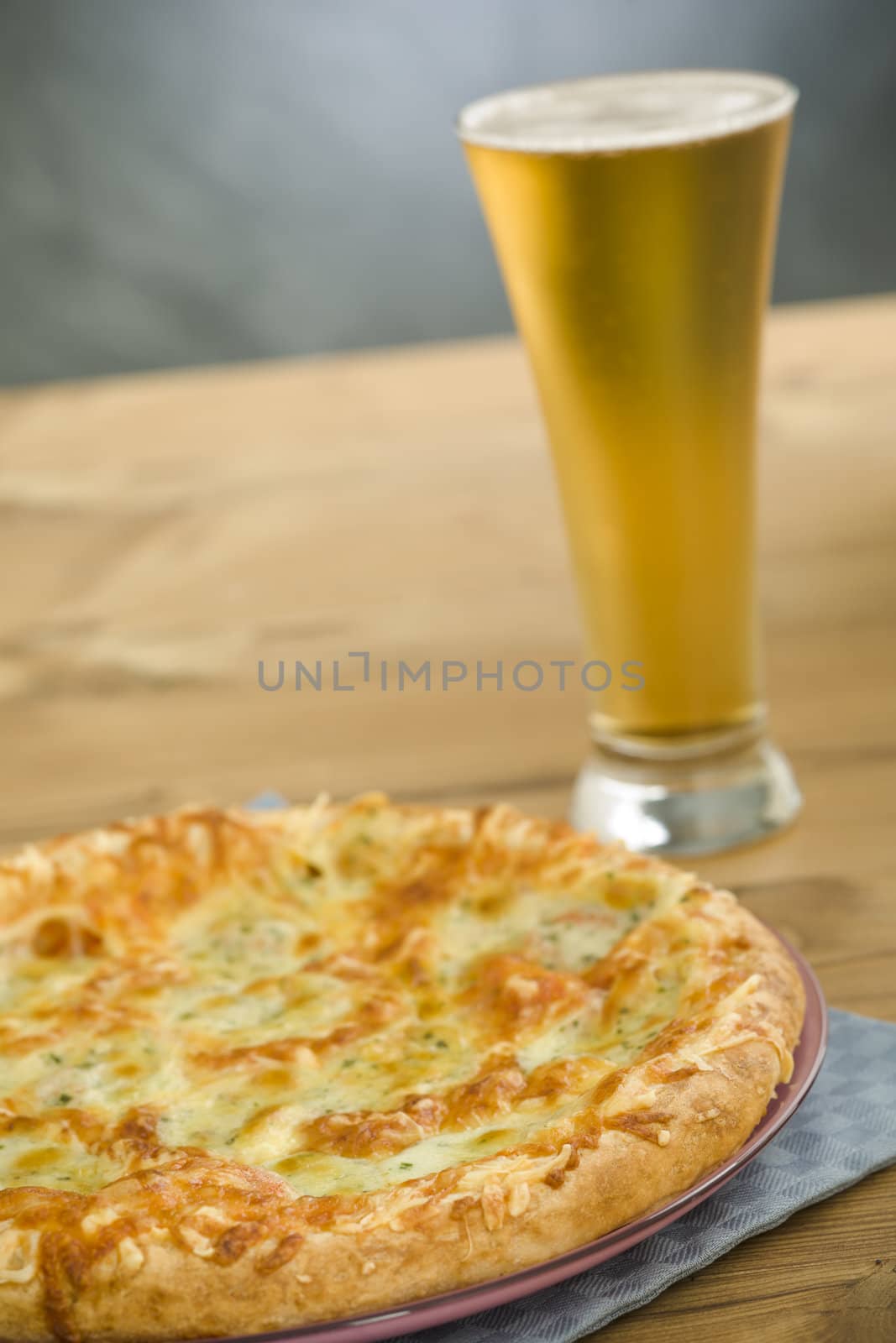 Pizza and beer by mjp