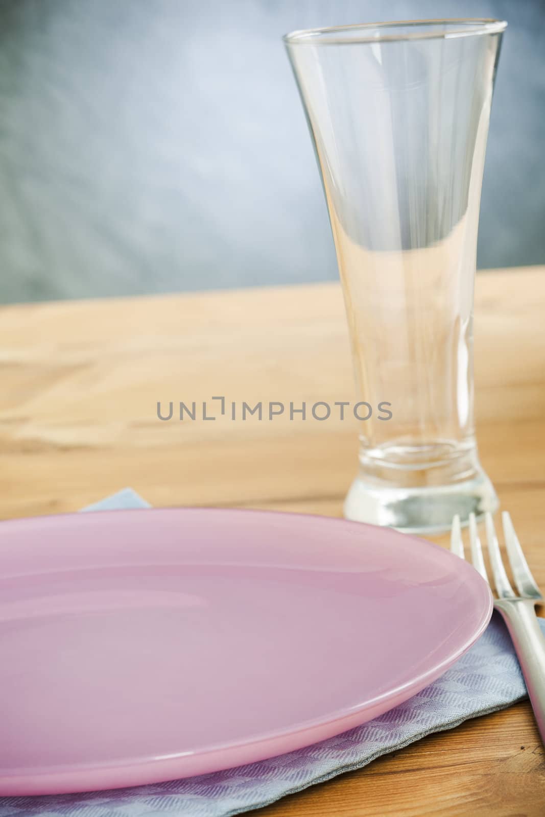 Empty plates by mjp