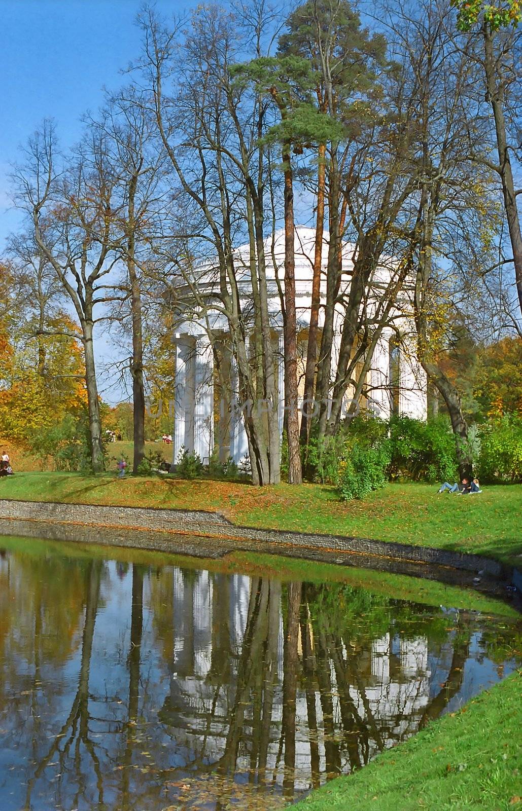 Rotunda and its reflection in river