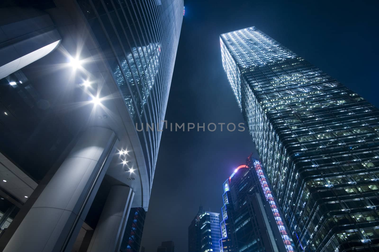 Modern skyscraper building on Hong Kong Island
 by cozyta