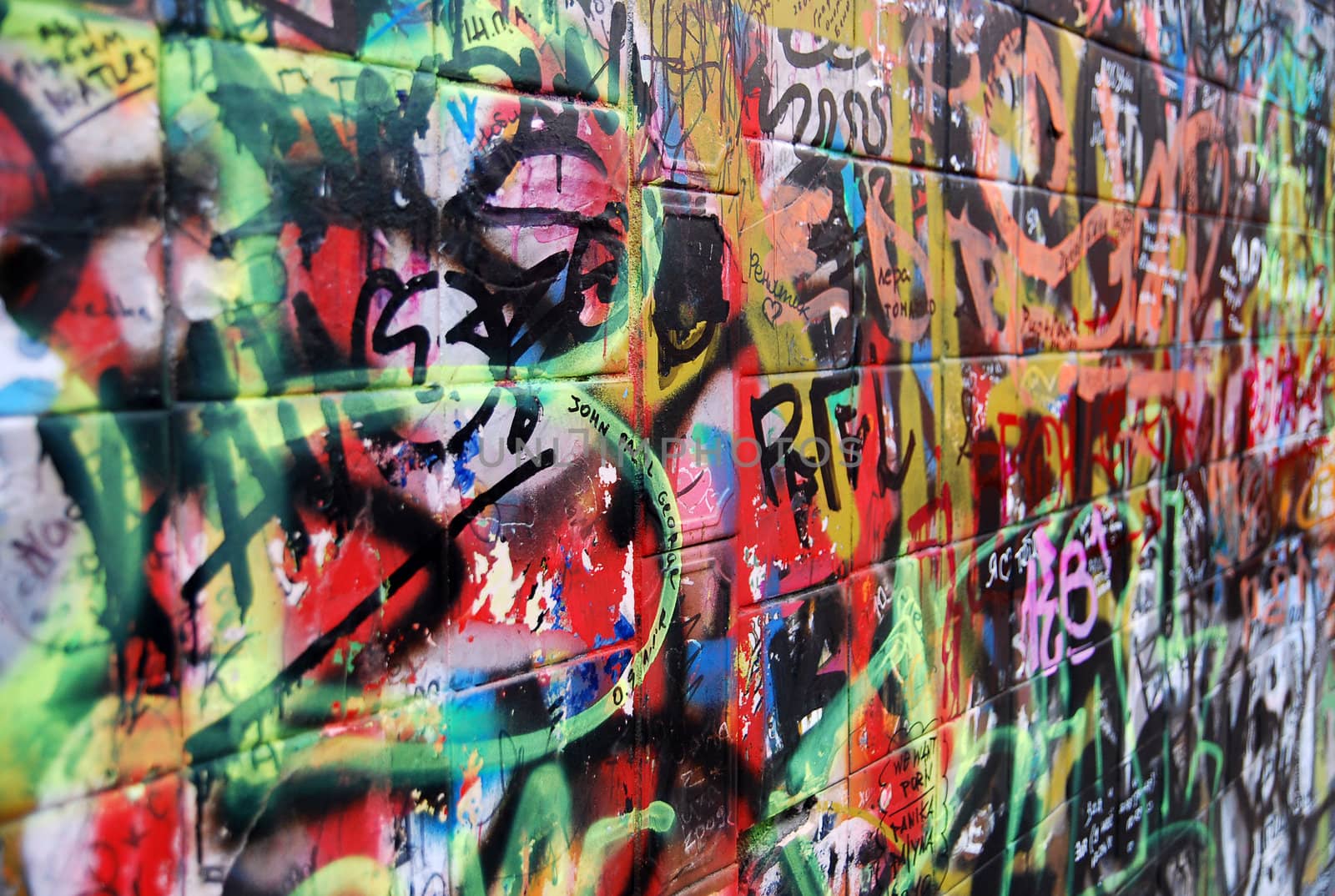 the wall with colorful graffiti with the perspective