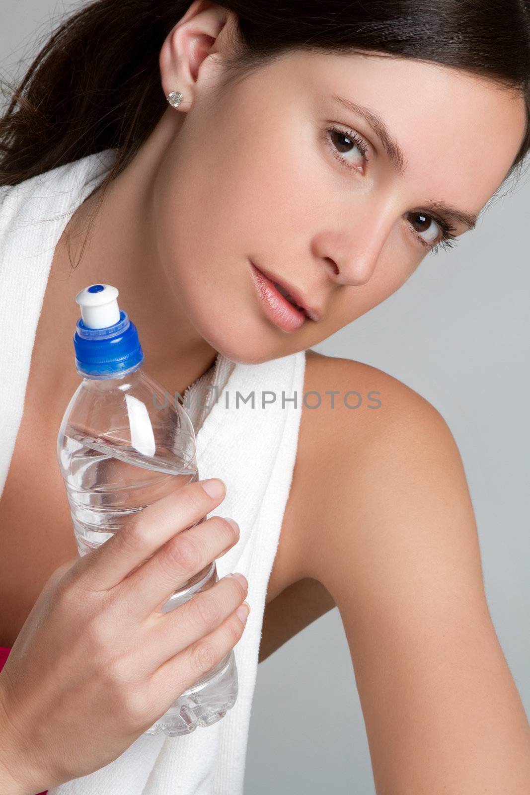 Beautiful fitness woman drinking water