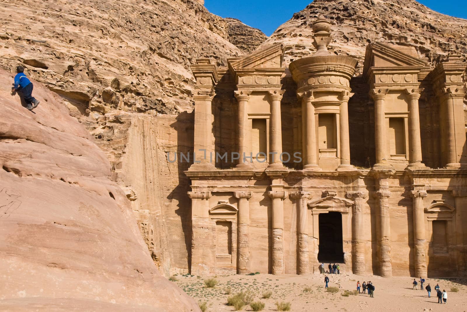 a picture of the monastry of Petra, Jordan.