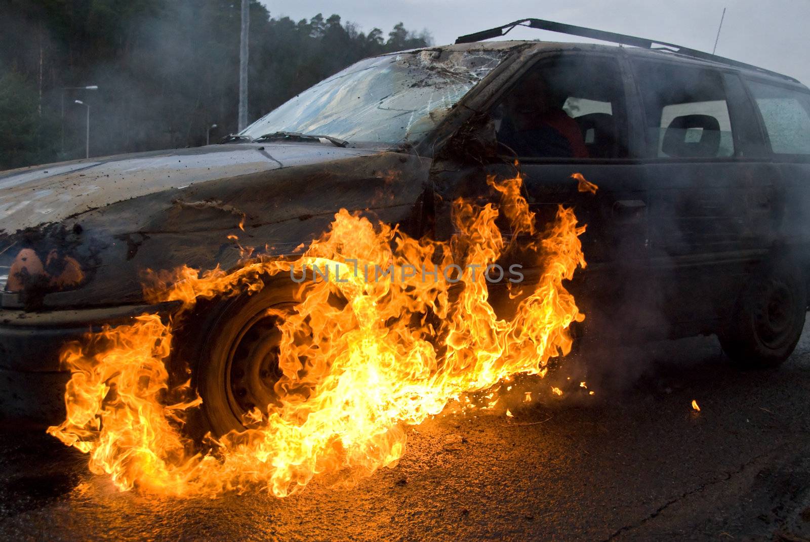 Car on fire by frodelil