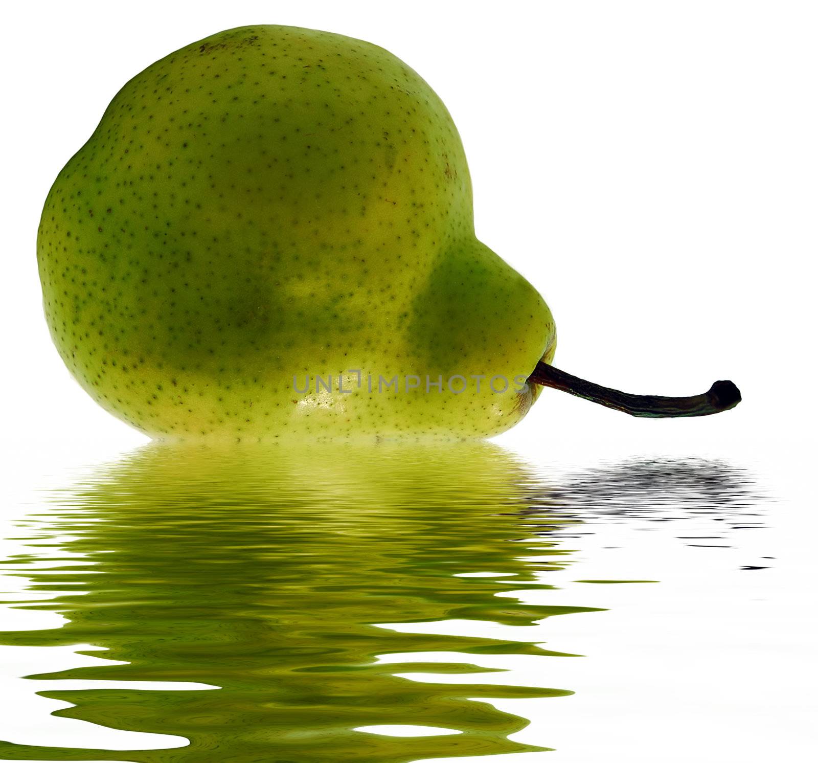 green pear in water by mettus