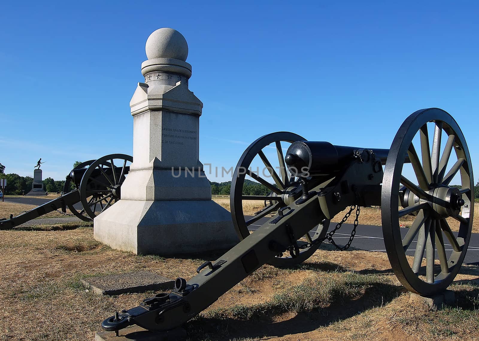 Old cannons beside a monument in Gettysburg