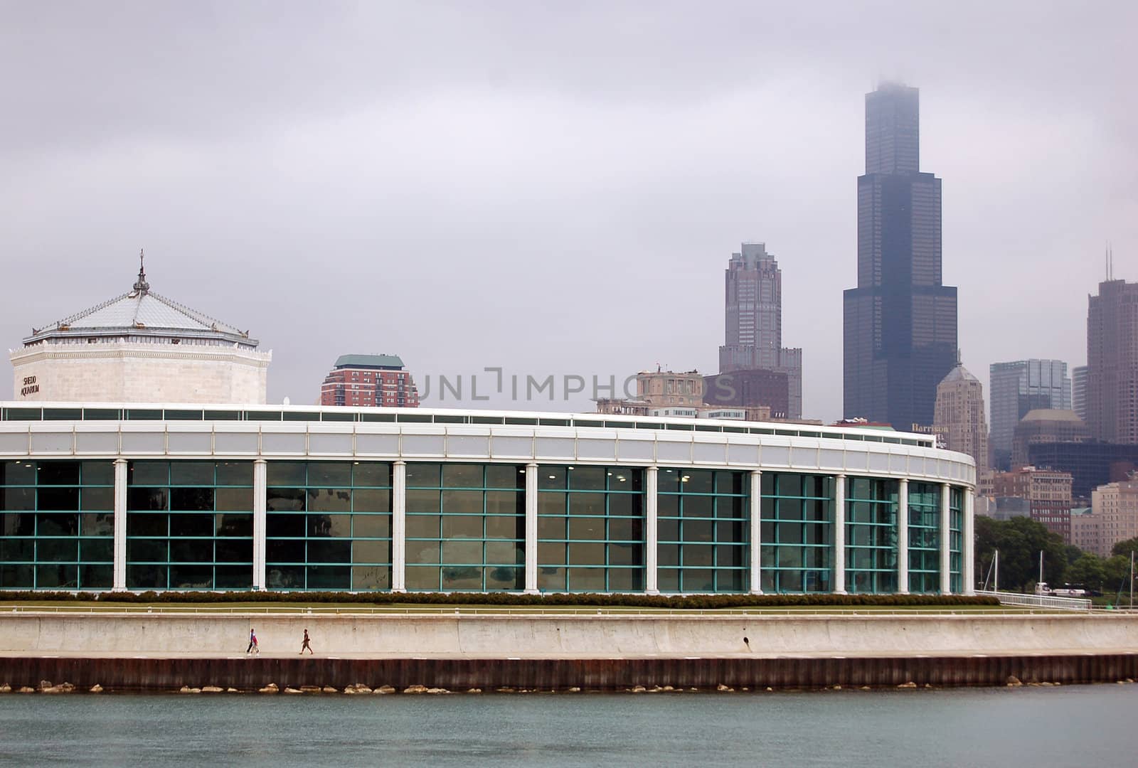 A picture of the Chicago skyline with the aquarium in the foreground