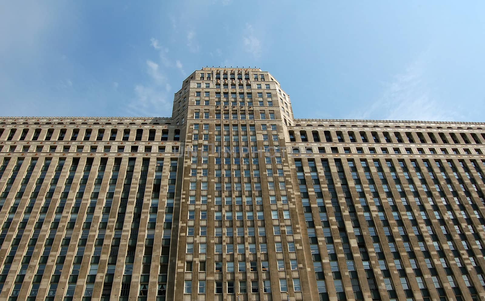 Picture of a massive skyscraper in Chicago