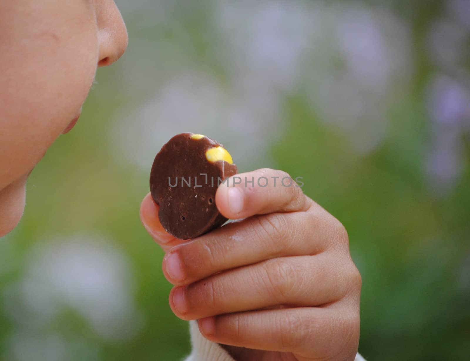 child closeup eating choocolate