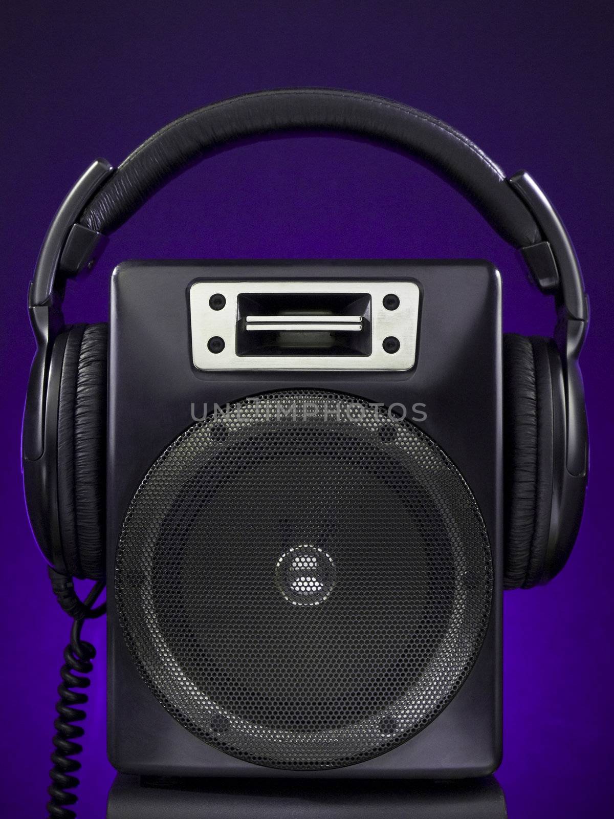 Speaker and headphone set by antonprado