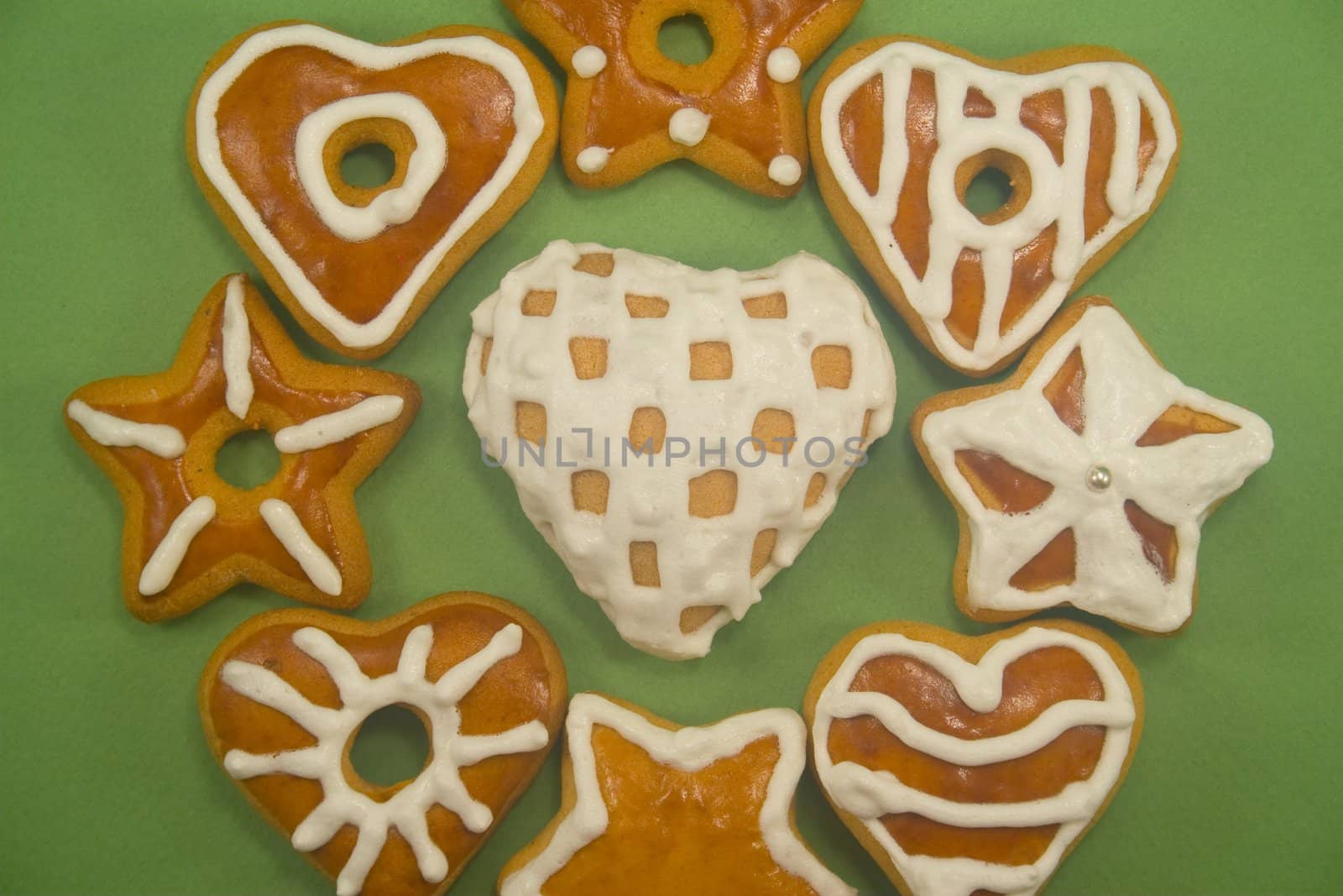 Close-up of gingerbread cookies in circle on green background