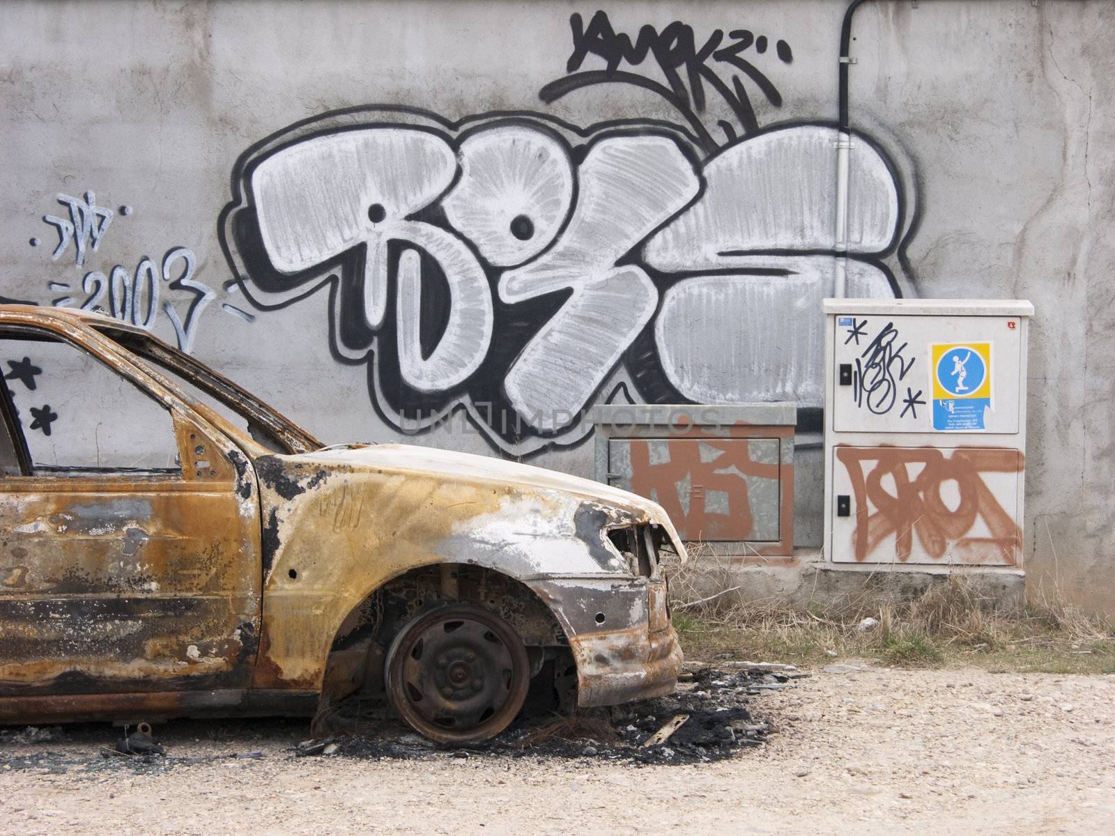 abandoned car and painted by FernandoCortes