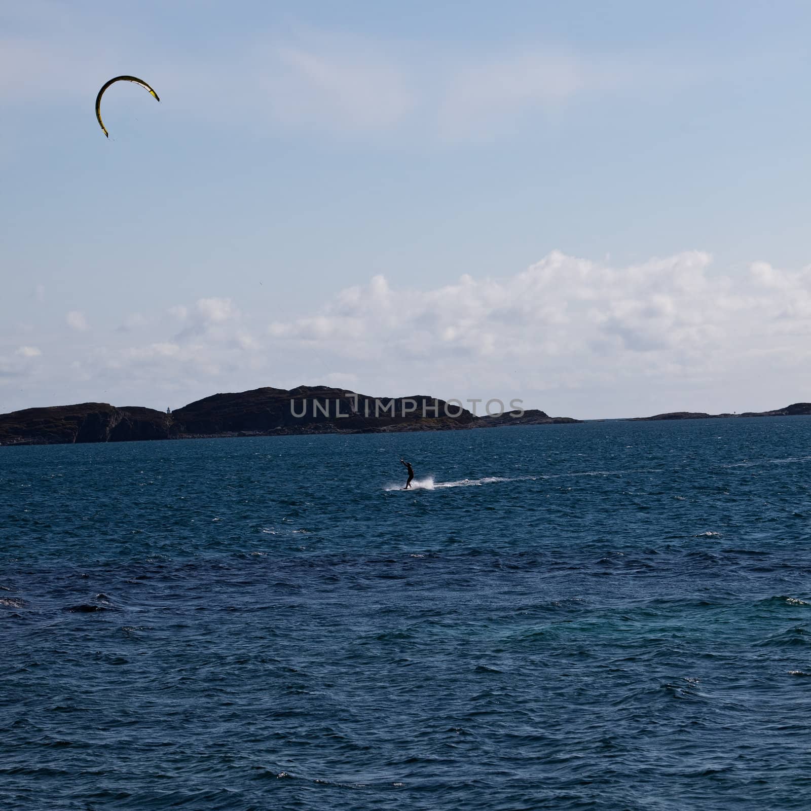 Kitesurfing by SveinOttoJacobsen