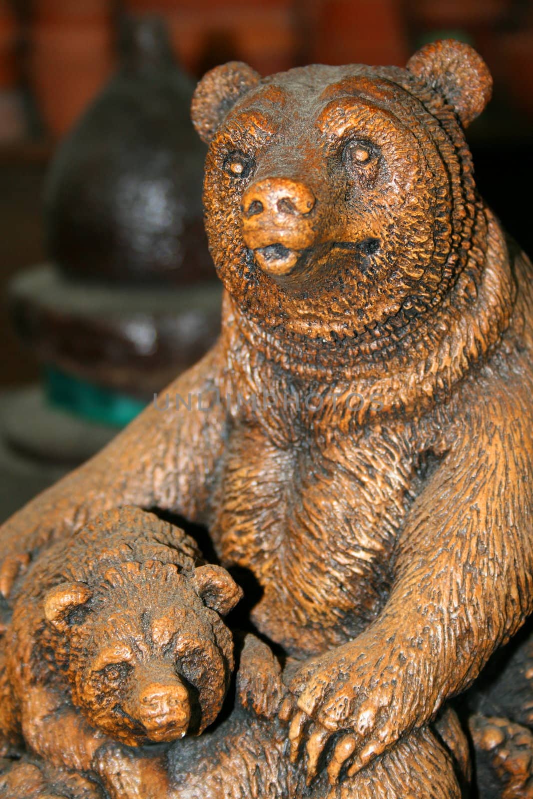 Close up of a statue of two bears.

