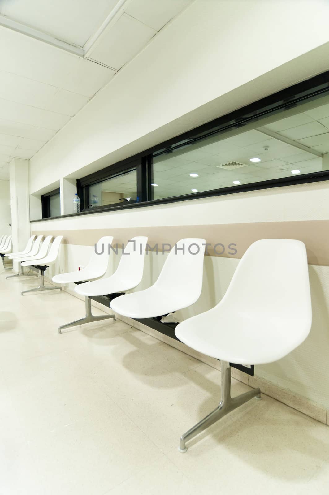 Hospital waiting room by FernandoCortes