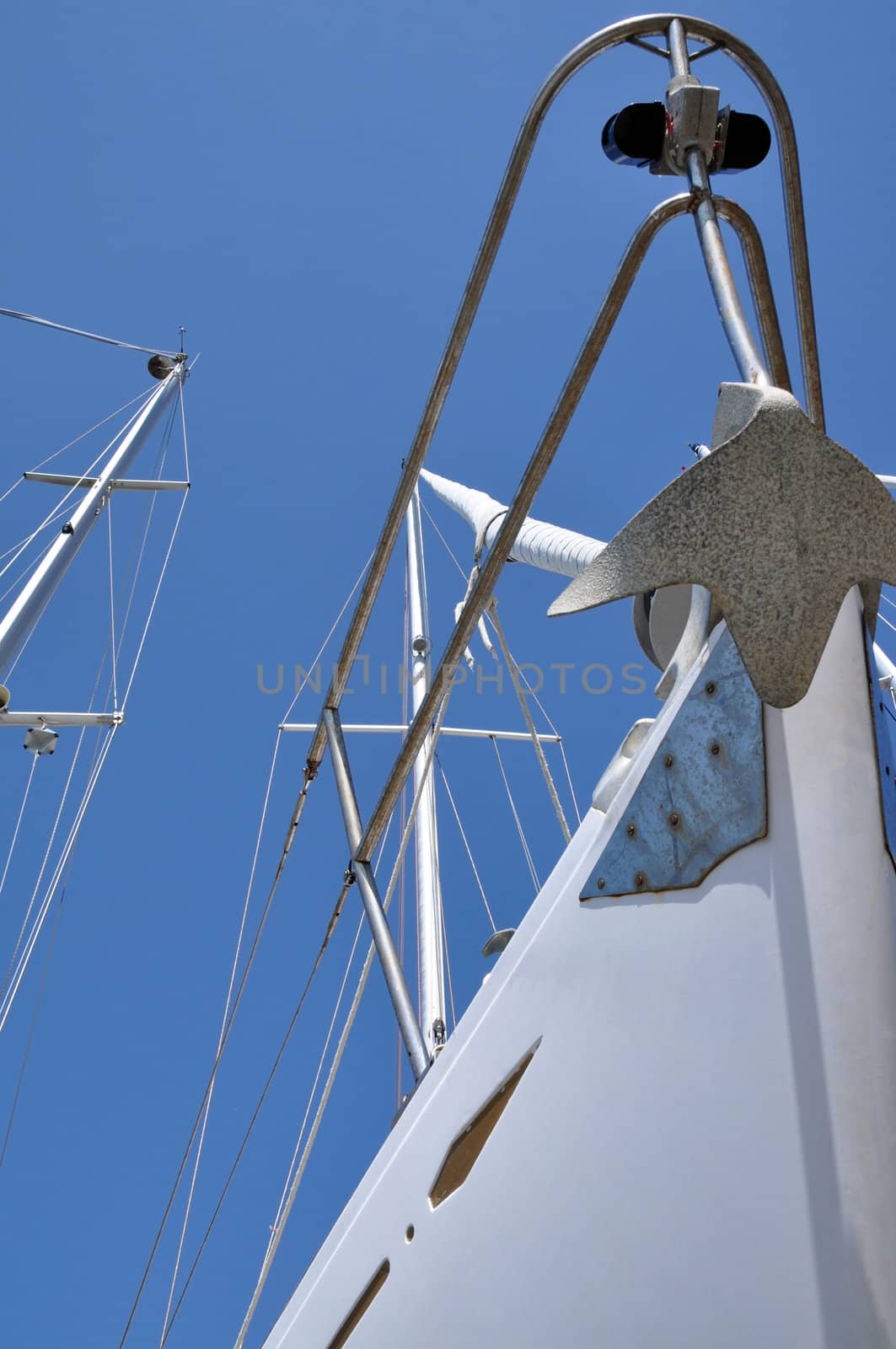 the prow o a sailing boat in a port