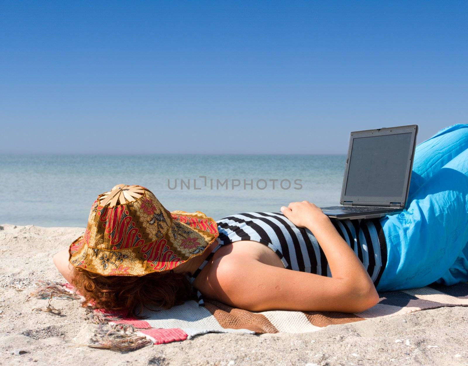 Girl with laptop computer sleep at sea coast