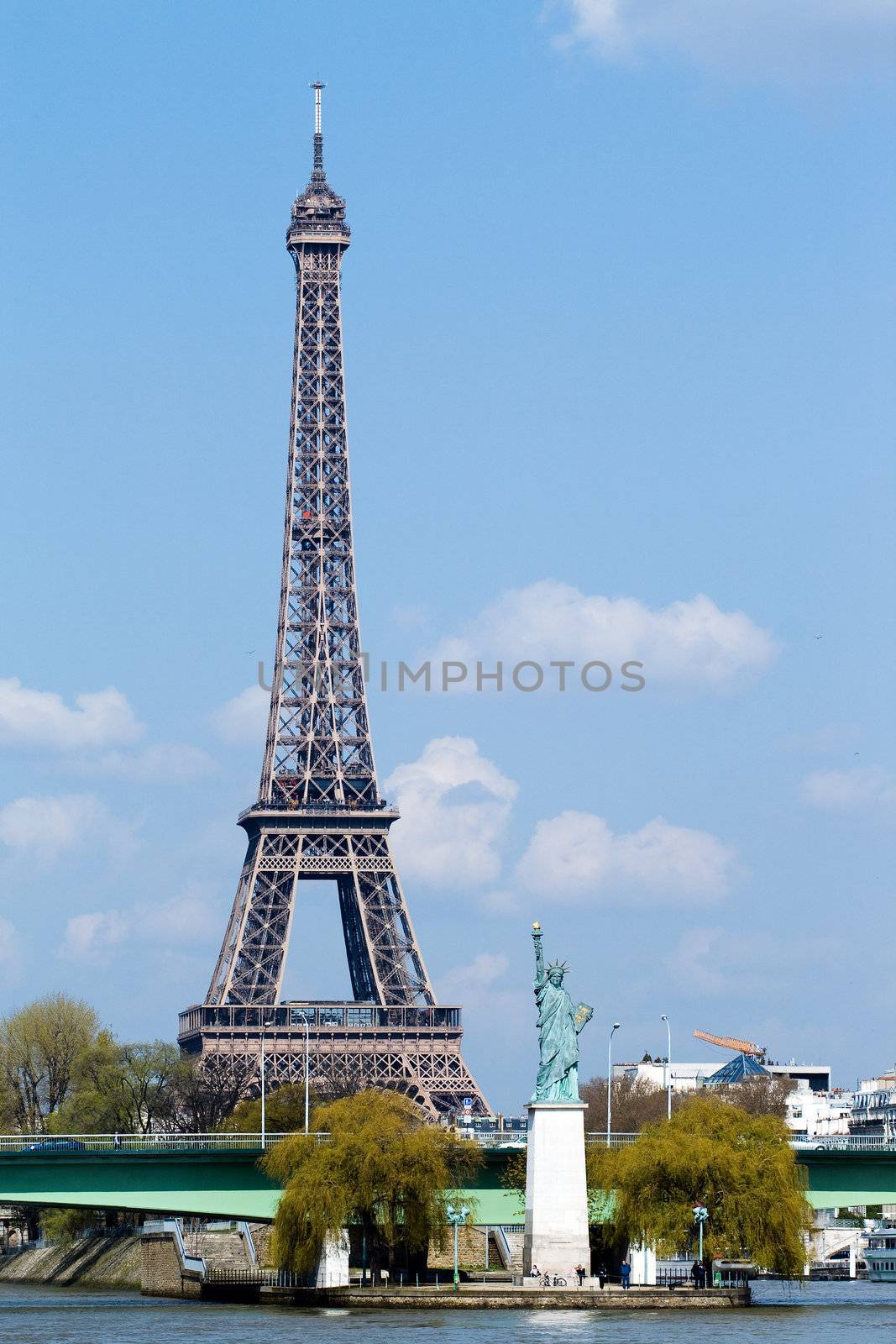 Statue of liberty and Eiffel tower in Paris by ints