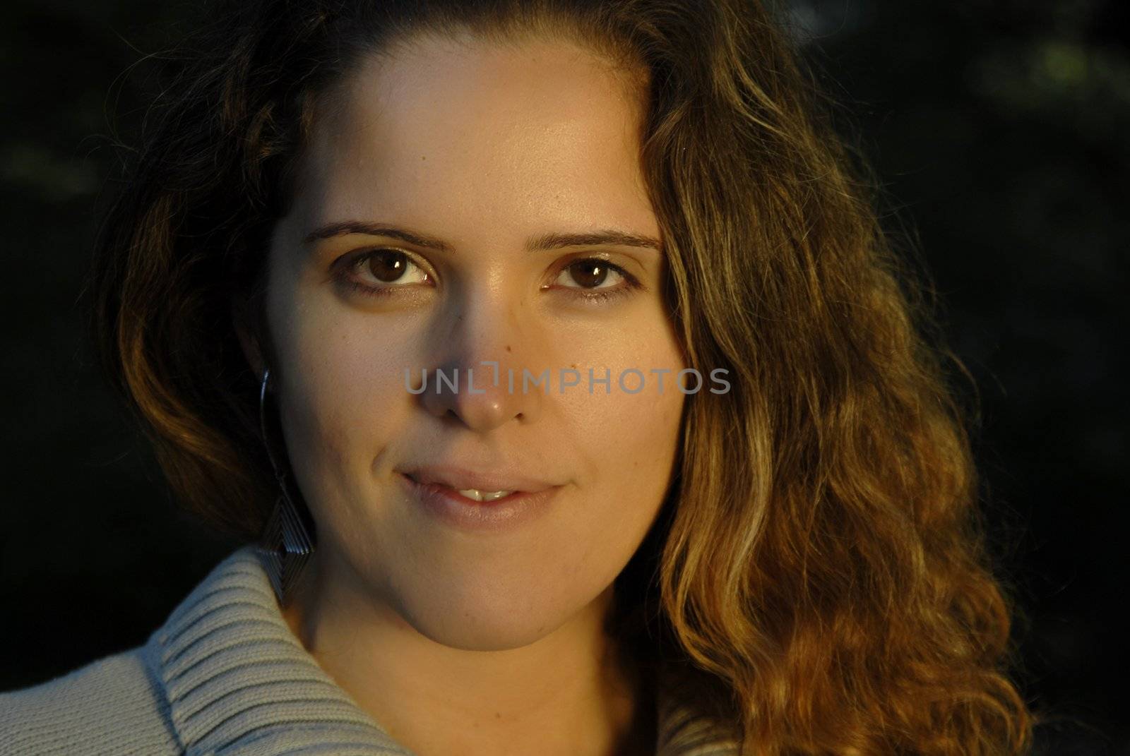 young woman close up portrait, outdoor picture