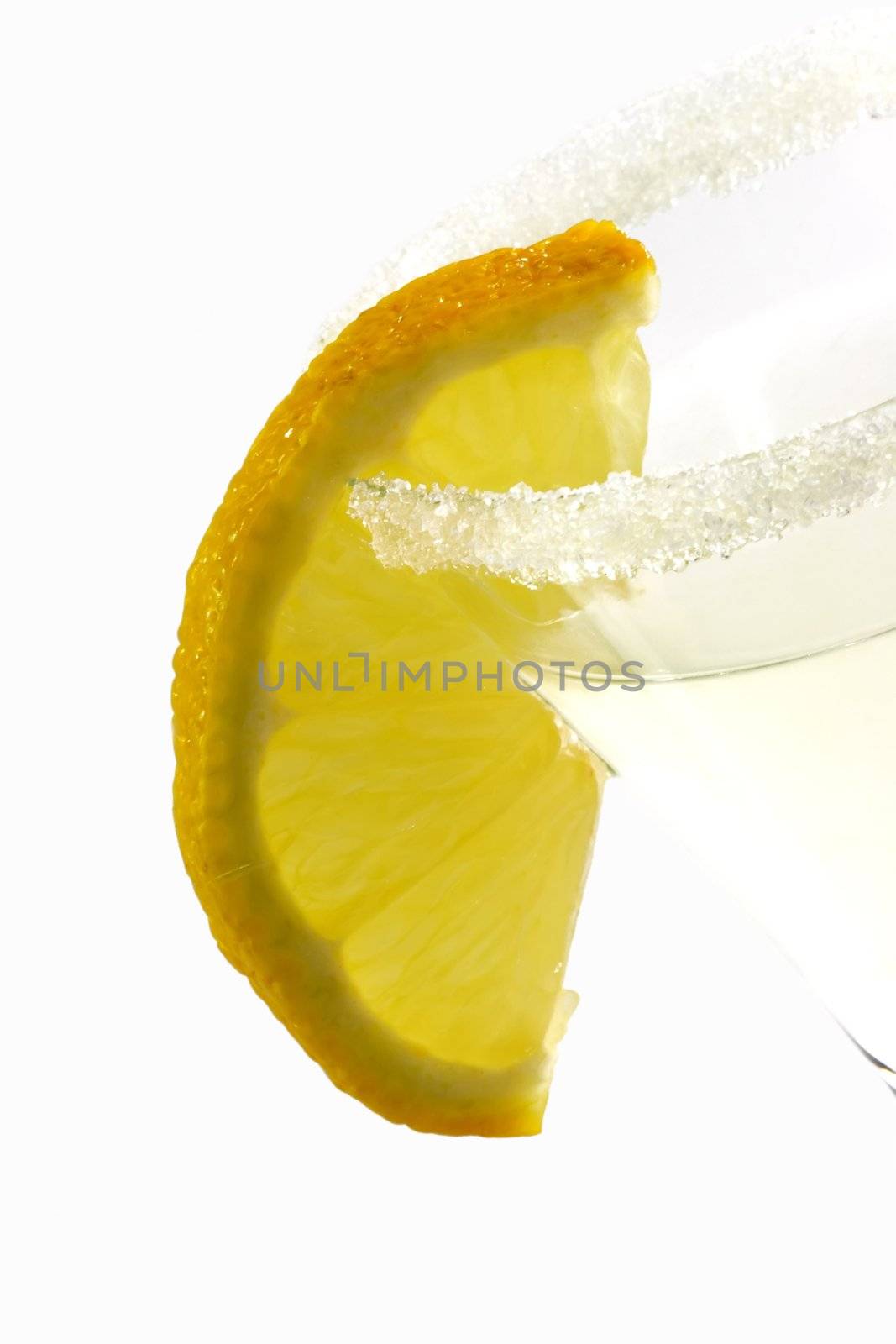 Close up of a margarita with lemon slice in a glass