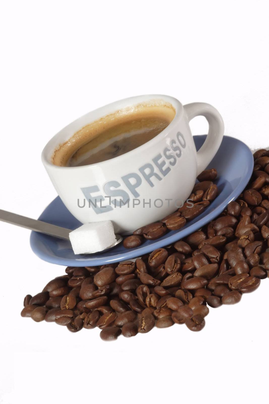 Expresso coffee with sugar over roasted coffee beans.

