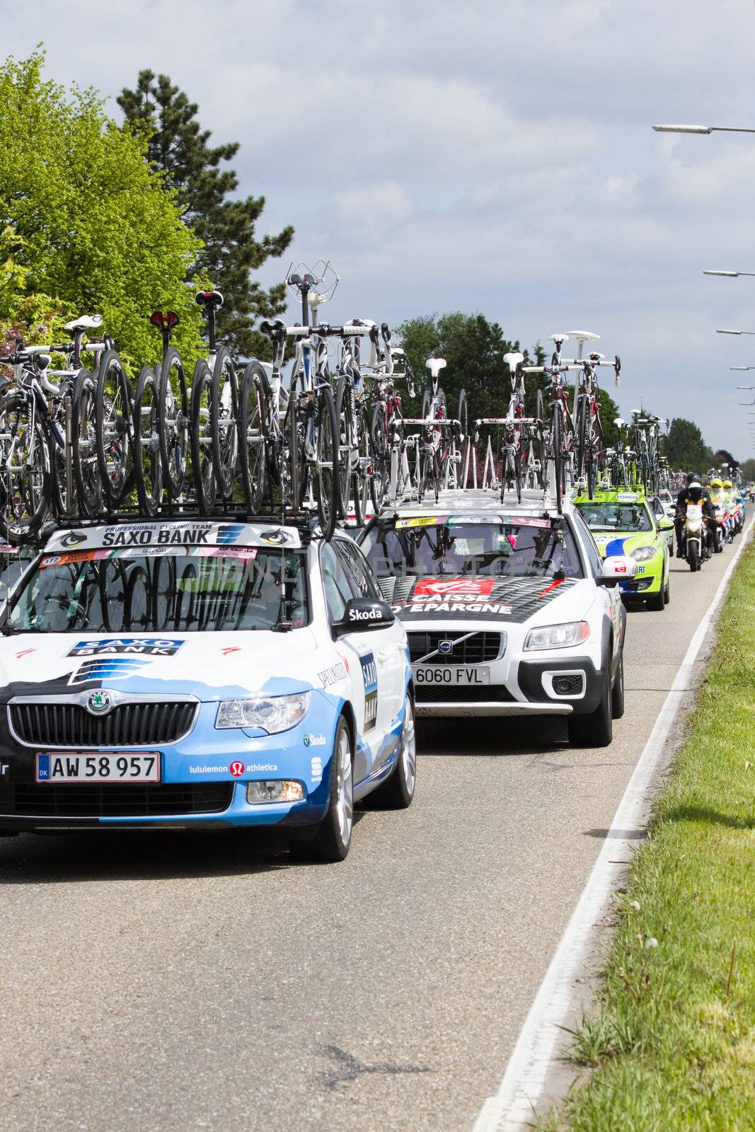 DELFGAUW, NETHERLANDS - MAY 10: Competitors and following teams in the Giro d�Italia passing by on a polderroad in the 3th stage of the competition on May 20, 2010, Delfgauw, the Netherlands. 