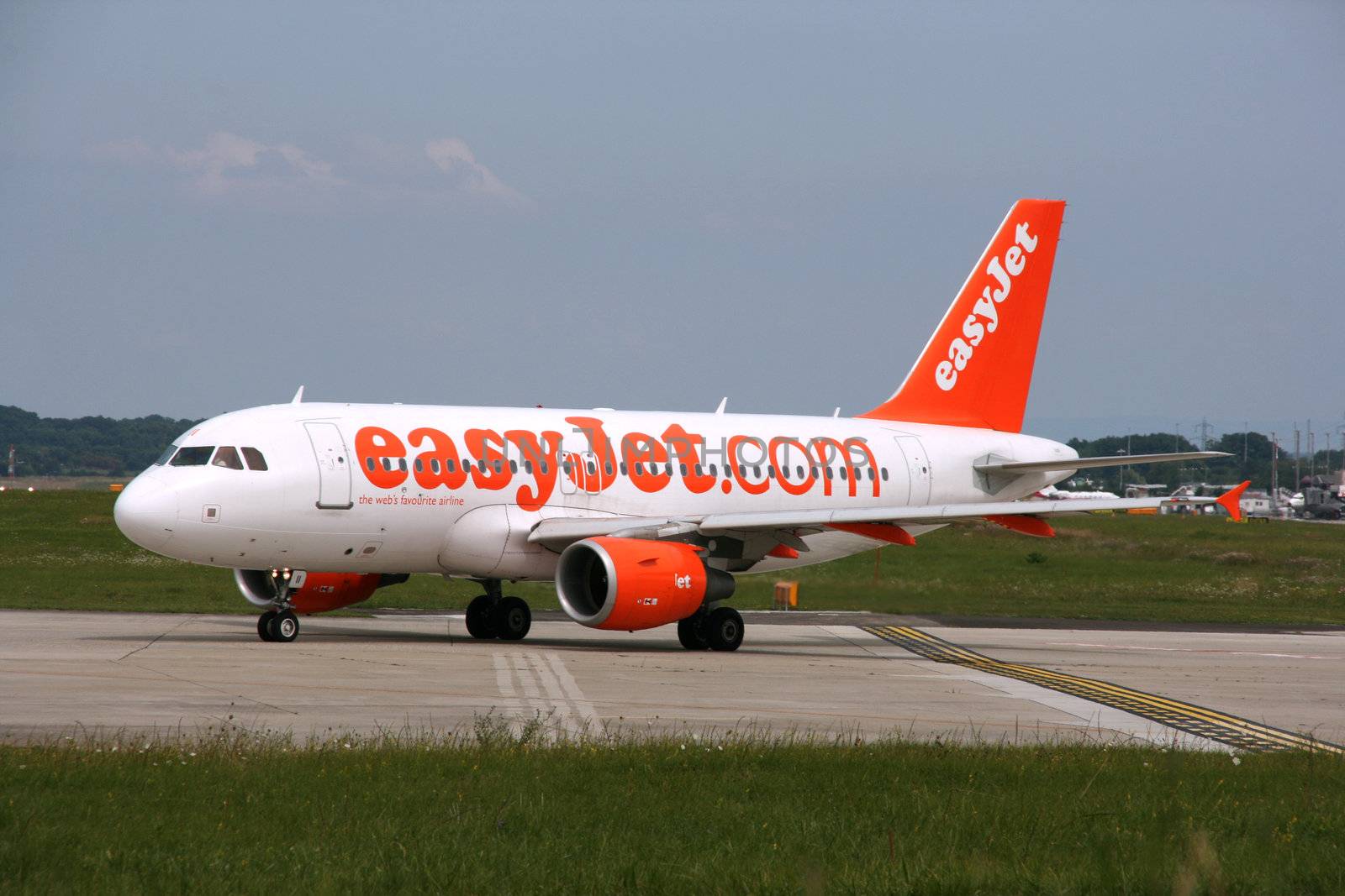 EasyJet by tupungato