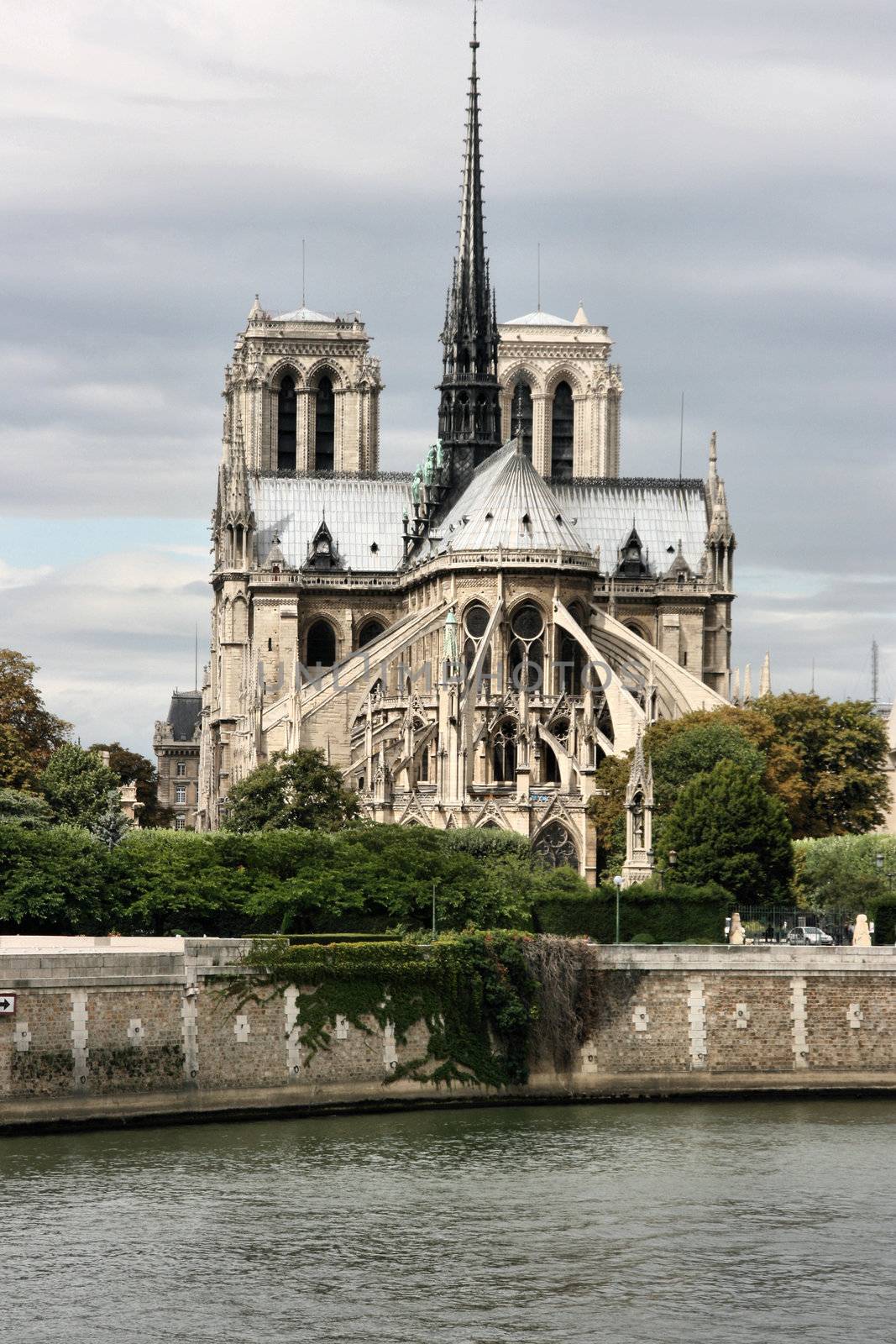 Notre Dame by tupungato
