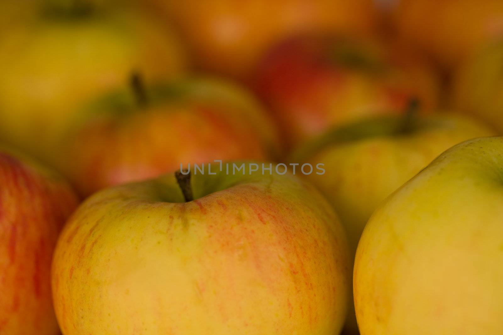 a lot of apples with shallow dof by bernjuer