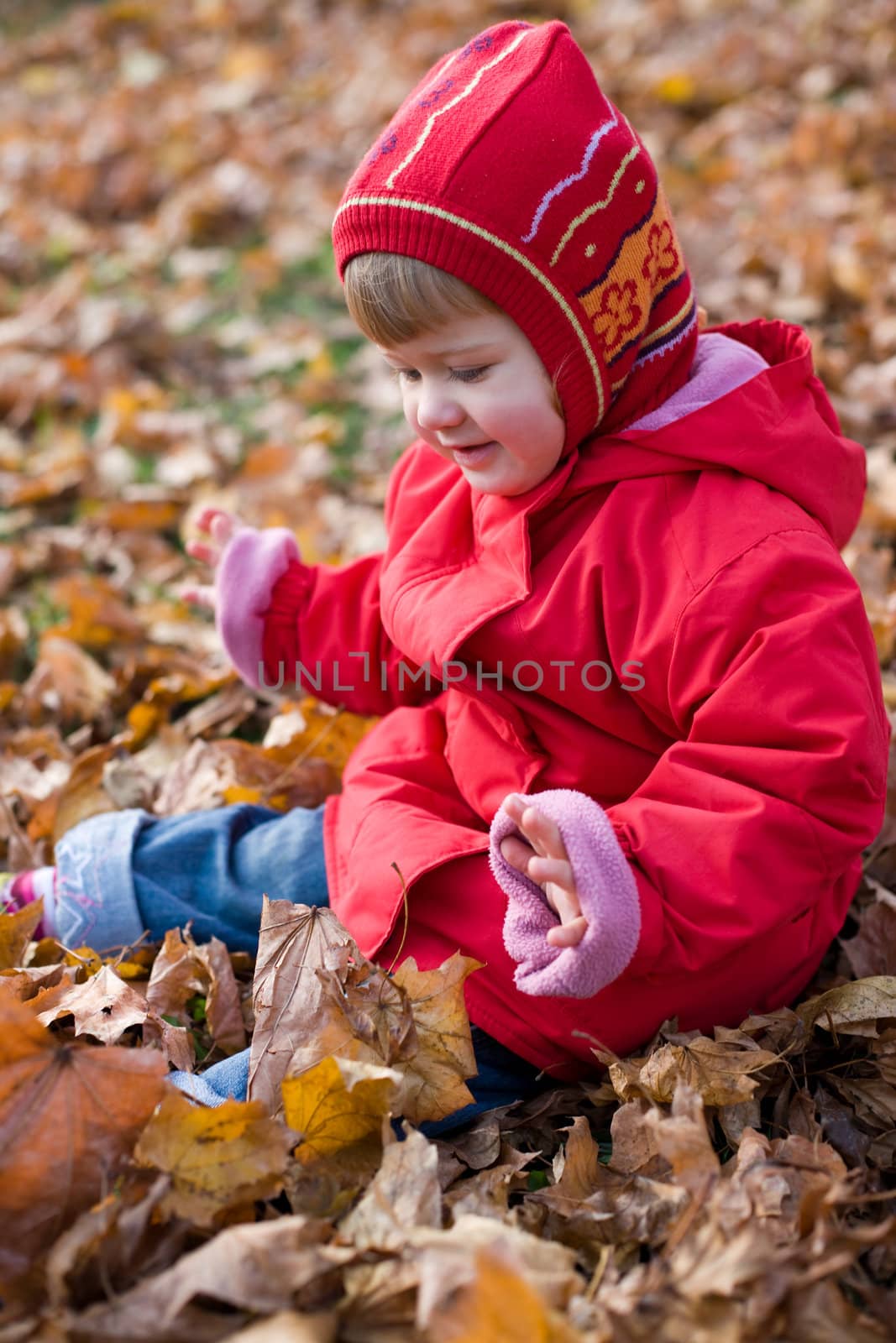 people series: little girl play with leaf